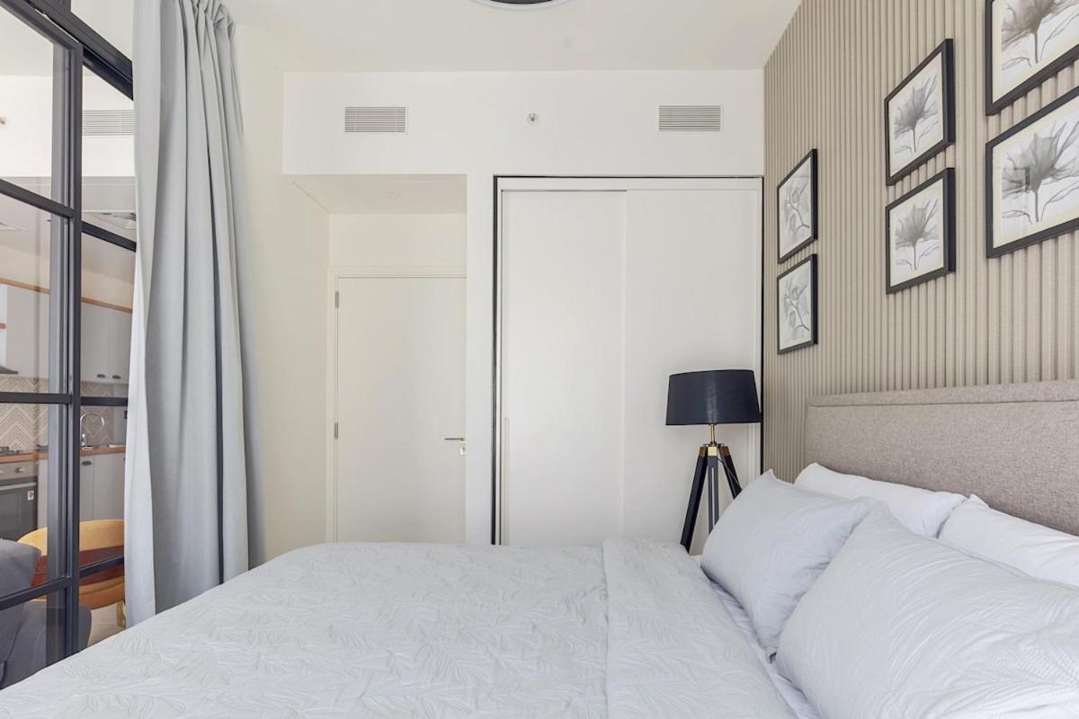 Apartment Cozy 1 Bdr With Pool And Access Dubai
